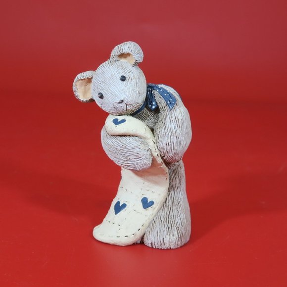 Gail Laura 1994 Vintage Bear Holding Blanket with Hearts Resin Figurine Signed - Picture 1 of 9